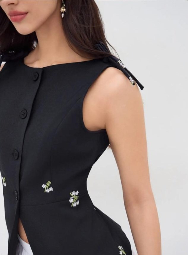 Sleeveless Top – Black
